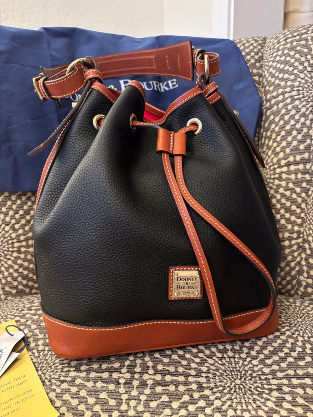 Dooney & Bourke Drawstring Tote Shoulder Bag Like New Dust Bag Tag Black Leather - Picture 5 of 13